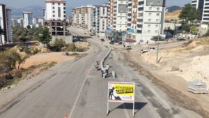 Kahramanmaraş Büyükşehir Belediyesi’nin mobil hizmet ekibi, şehrin farklı bölgelerinde deforme