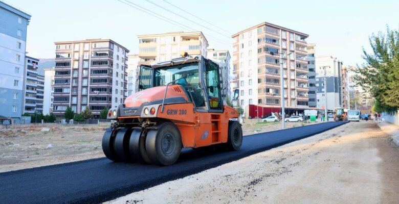 Başkan Toptaş, Tekerek Mahallesi’ndeki asfalt çalışmalarını yerinde inceledi