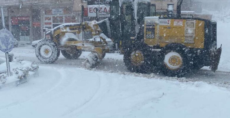 Büyükşehir’in Ekipleri Kar Mesaisinde