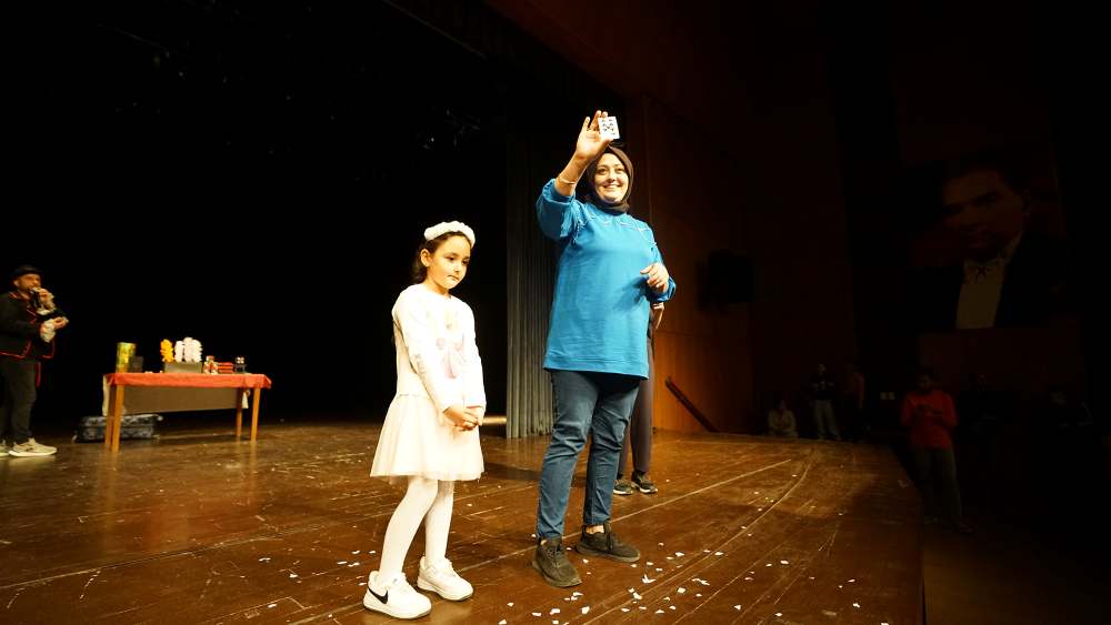 Kahramanmaraş Büyükşehir Belediyesi, çocuklara yönelik sürdürdüğü sosyal ve kültürel etkinliklerine