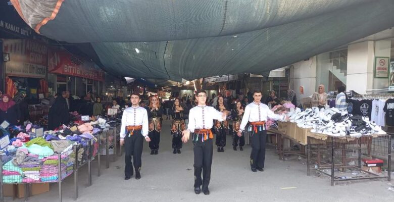 Büyükşehir’in Halk Oyunları Ekibinden Derepazarı’nda Görsel Şölen