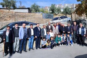 Onikişubat Belediye Başkanı Hanifi Toptaş, mahalle ziyaretlerine devam ederek vatandaşlarla
