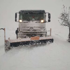 Büyükşehir Ekipleri Sahada Büyükşehir Belediyesi, şehir genelinde etkili olan kar