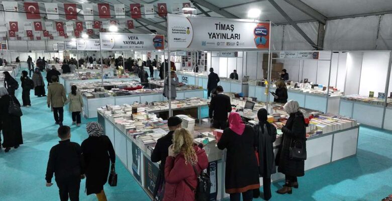 9. Uluslararası Kitap Fuarı İlk Gününde Ziyaretçi Akınına Uğradı