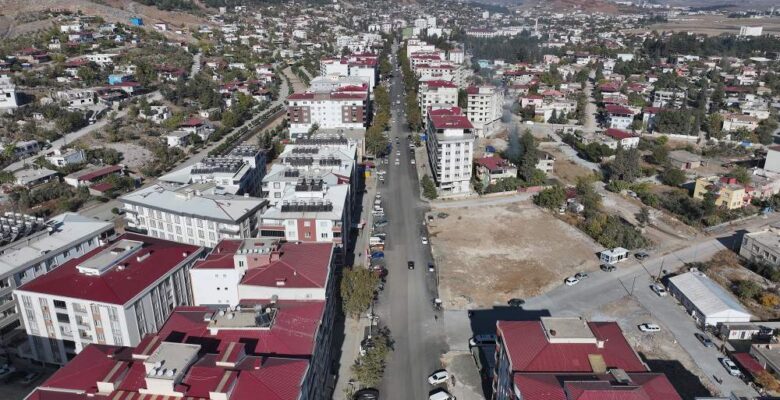 Büyükşehir, Türkoğlu’nda Mahir Ünal Caddesi’ni 11 Milyonluk Yatırımla Yeniledi