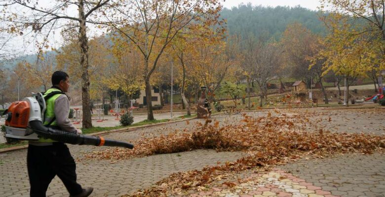 Büyükşehir’den Parklarda Temizlik Seferberliği