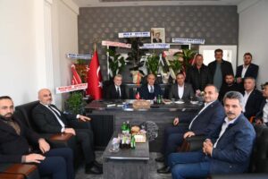 Yerleşim yerlerinin ihtiyaçlarının tespiti noktasında muhtarlarla istişareyi önceleyen ve onlarla