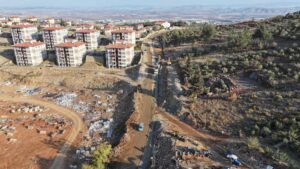 Büyükşehir, Türkoğlu Orçan Caddesi ve Bağlantı Yollarında Yenilemelerini Sürdürüyor