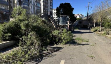 Büyükşehir, Fırtınanın Oluşturduğu Tahribatı Ortadan Kaldırıyor