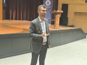 Onikişubat Belediyesi, eğitim alanındaki projelerine bir yenisini ekleyerek ebeveynlere yönelik