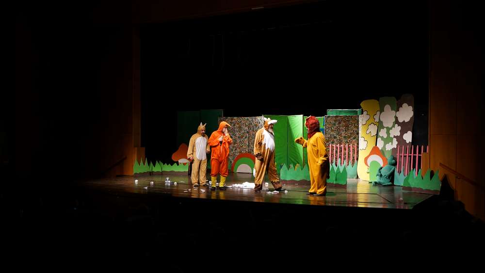 Büyükşehir Belediyesinin düzenlediği “Ormanlar Kralı Aslan” adlı müzikli tiyatro oyunu,