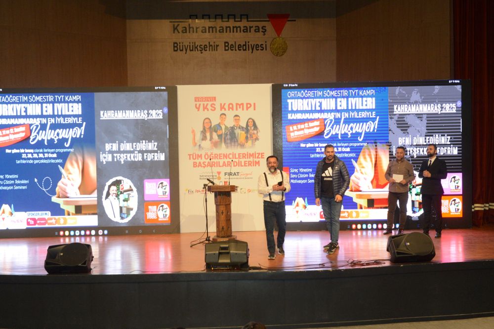 Kahramanmaraş Büyükşehir Belediyesi öncülüğünde düzenlenen ve üniversiteye hazırlanan gençlere ücretsiz