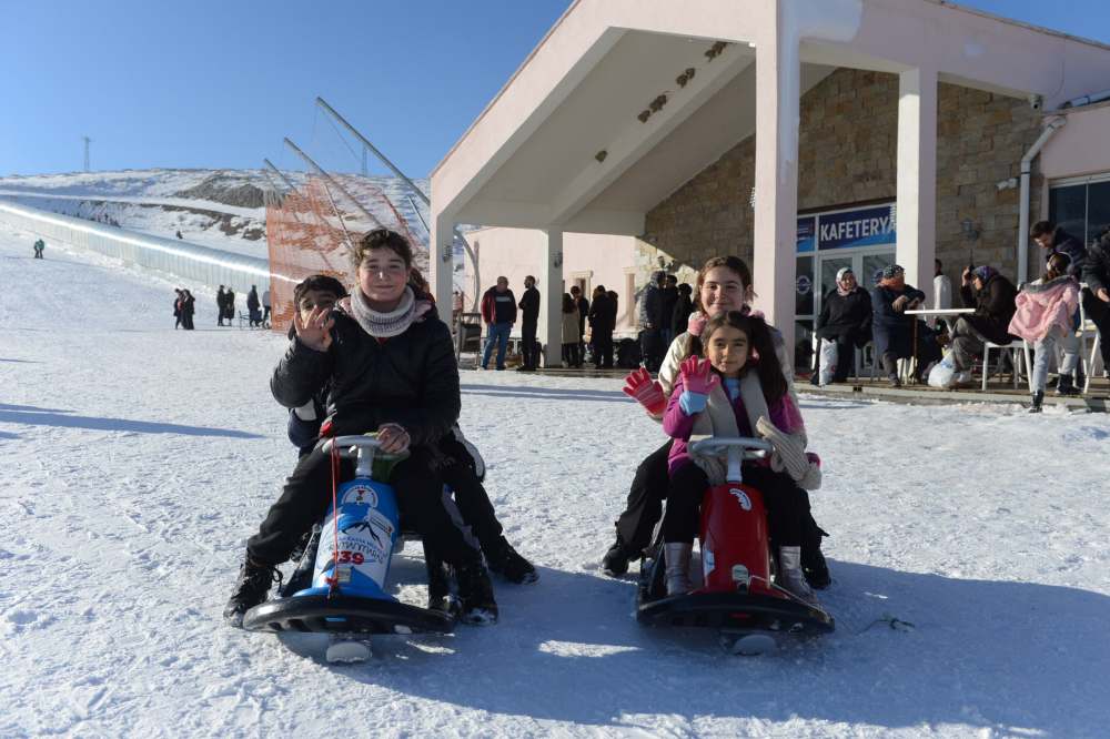Yedikuyular Kayak Merkezi, Hafta Sonu 15
Bin Ziyaretçiyi Ağırladı