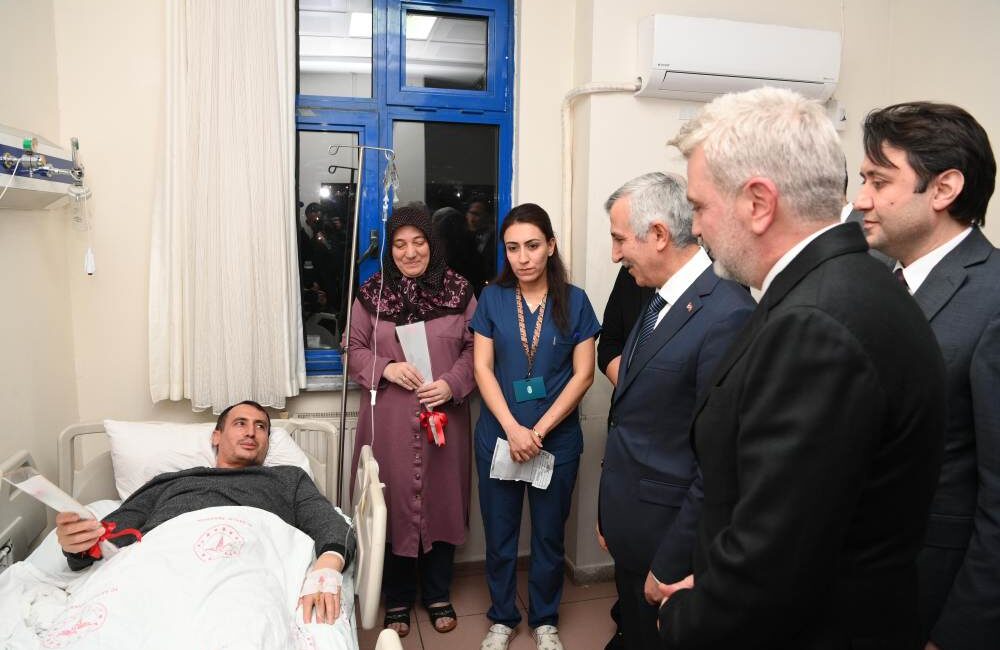 Büyükşehir Belediye Başkanı Fırat Görgel, Vali Mükerrem Ünlüer ve şehir
protokolüyle