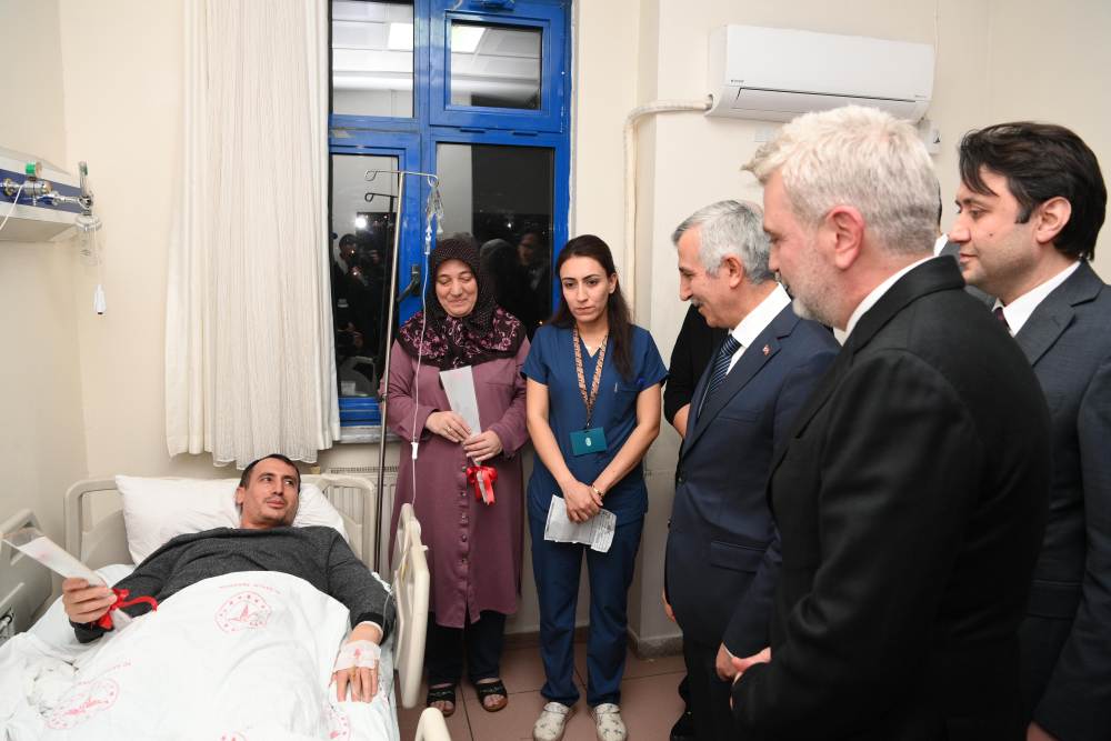 Büyükşehir Belediye Başkanı Fırat Görgel, Vali Mükerrem Ünlüer ve şehir
protokolüyle