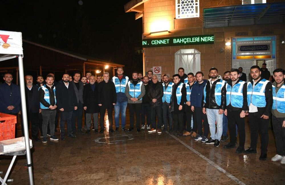 Kahramanmaraş Büyükşehir Belediye Başkanı Fırat Görgel, Berat Kandili dolayısıyla Uncular