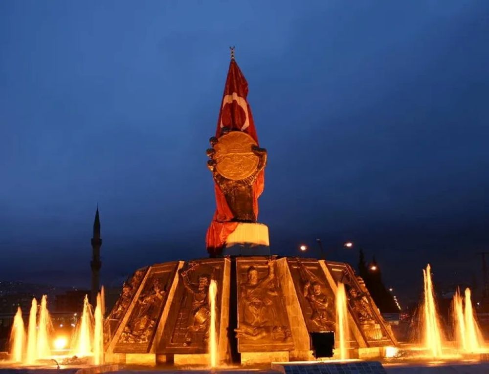 Kahramanmaraş’ın düşman işgalinden kurtuluşunun 105. yıl dönümü dolayısıyla
Büyükşehir Belediyesi ve