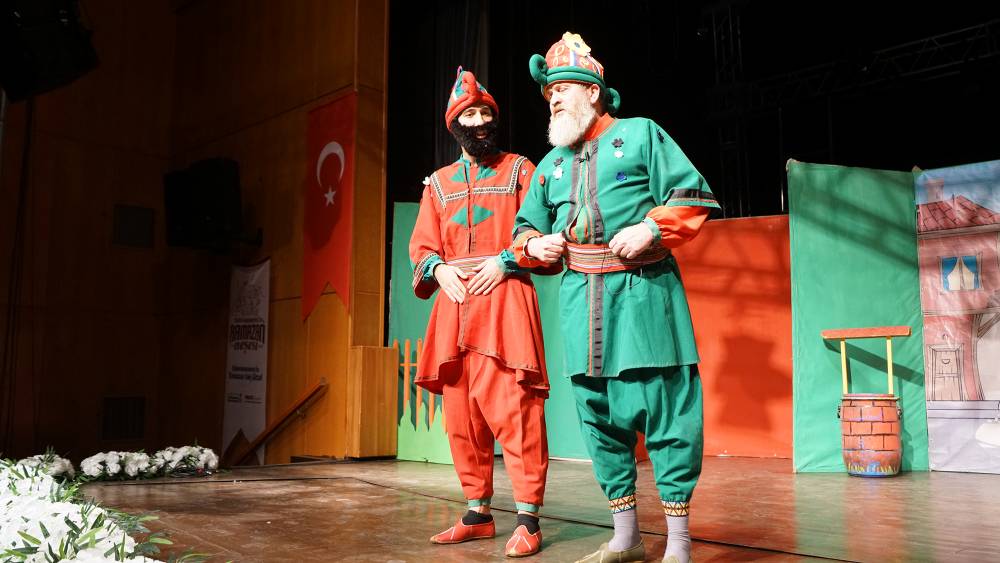 Büyükşehir Belediyesi, çocuklara Ramazan’ın manevi atmosferini hissettirmek amacıyla tiyatro gösterisi