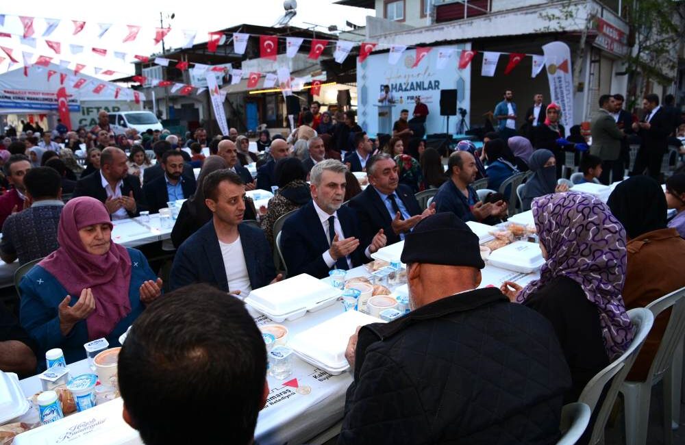 Büyükşehir Belediyesinin İlçemde İftar Var programı Dulkadiroğlu’nda noktalandı. İlçe sakinleriyle