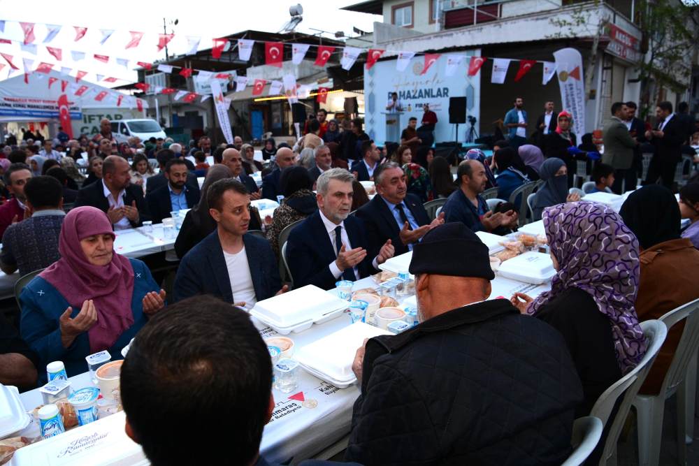 Büyükşehir Belediyesinin İlçemde İftar Var programı Dulkadiroğlu’nda noktalandı. İlçe sakinleriyle