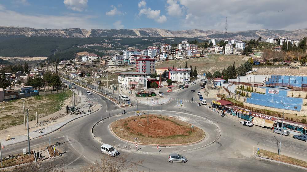 Kahramanmaraş Büyükşehir Belediyesi, Dulkadiroğlu ilçesinde trafik sıkışıklığına neden olan Sütçü