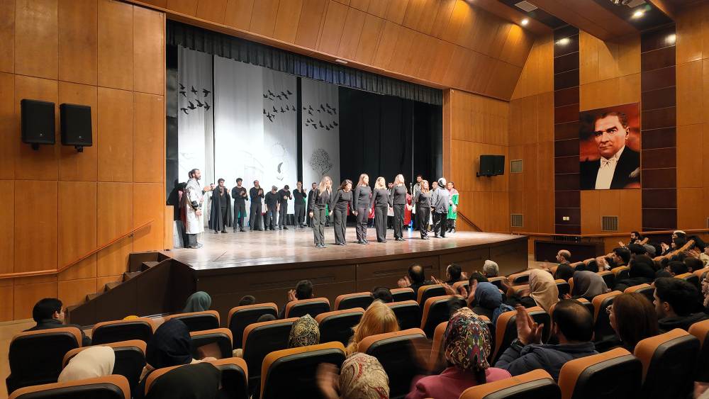 Kahramanmaraş Büyükşehir Belediyesi, Cahit Zarifoğlu Kültür Sanat Sezonu’nda anlamlı bir