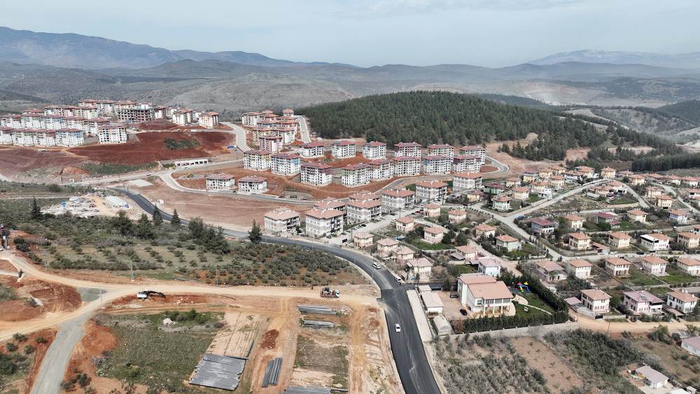 Kahramanmaraş Büyükşehir Belediyesi, Türkoğlu’nda altyapı çalışmaları tamamlanan Orçan ve Bağlar