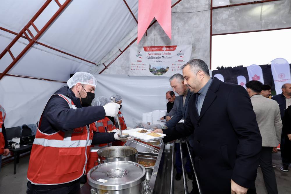 Onikişubat Belediye Başkanı Hanifi Toptaş, Ramazan ayının ilk iftarını EXPO