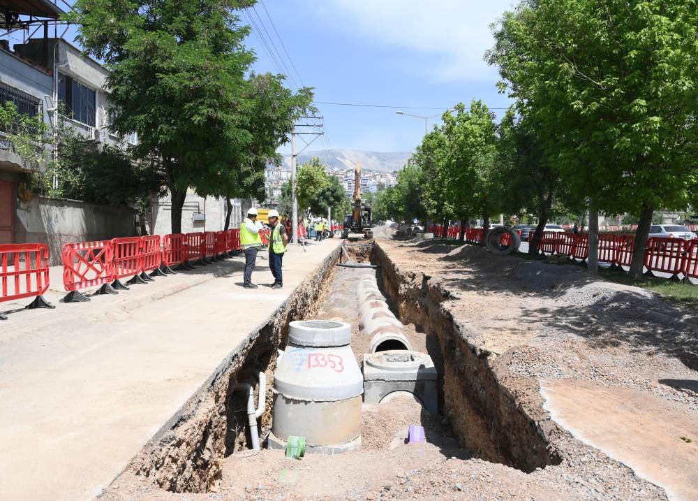 Dulkadiroğlu’nda yoğun bir şekilde süren altyapı imalatlarını yerinde inceleyen Başkan