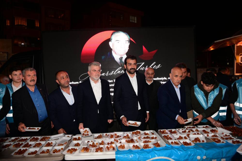 Katıldı
MHP kurucu Genel Başkanı merhum Alparslan Türkeş’in vefatının yıl dönümünde
düzenlenen