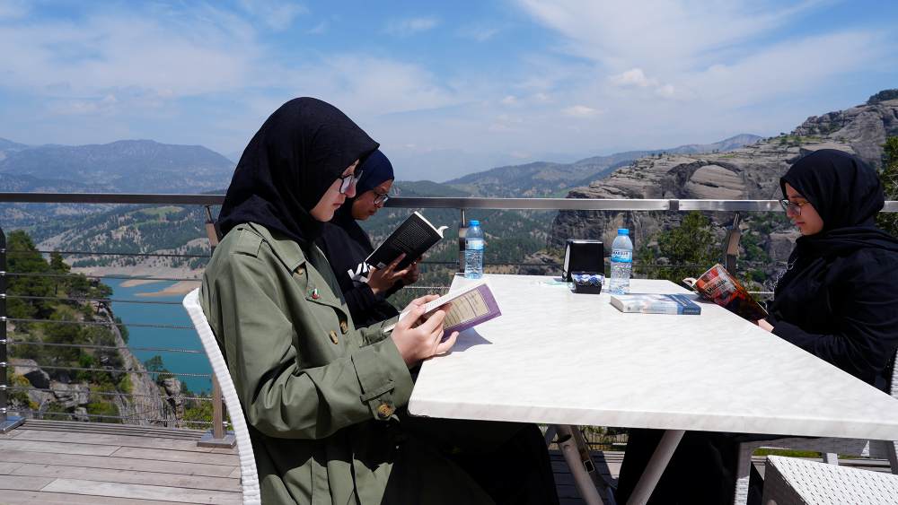 Büyükşehir Belediyesinin 5. Uluslararası Şiir ve Edebiyat Günleri kapsamında Ali
Kayası