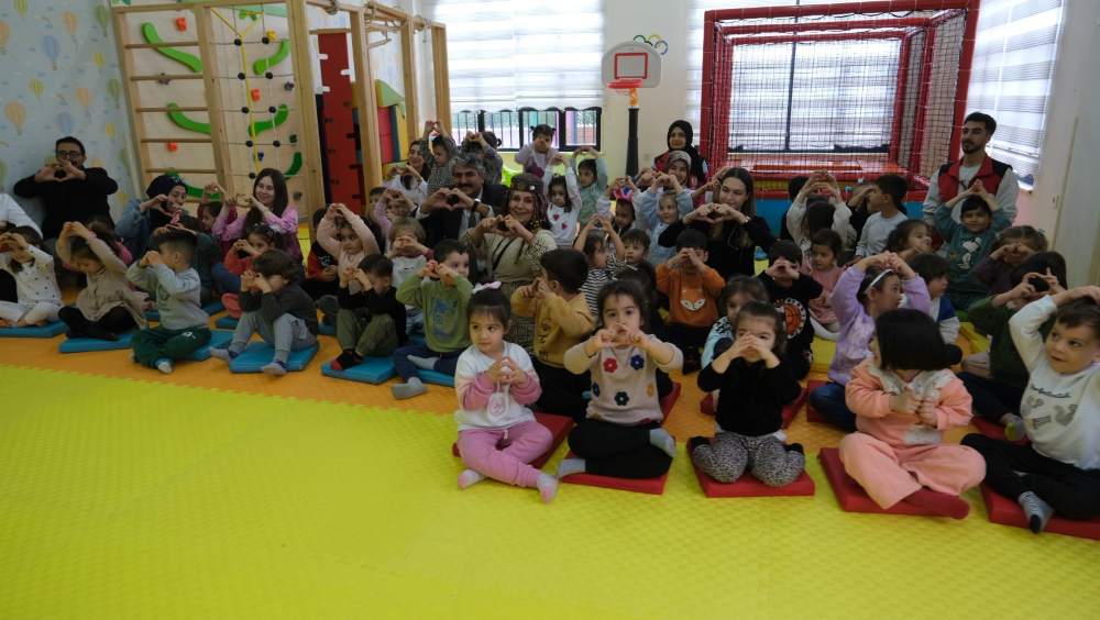 Onikişubat Belediyesi’nin Şehit Hakan Akdere Gündüz Bakımevi’nde eğitim gören minikler,