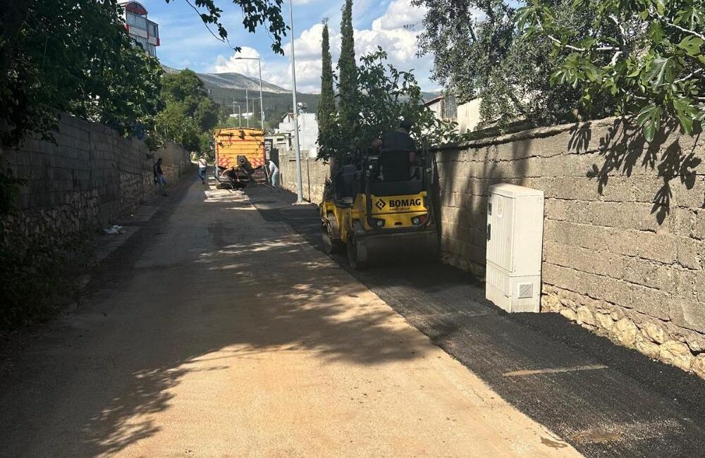 Onikişubat Belediyesi Fen İşleri Müdürlüğü ekipleri, ilçedeki altyapı çalışmaları nedeniyle