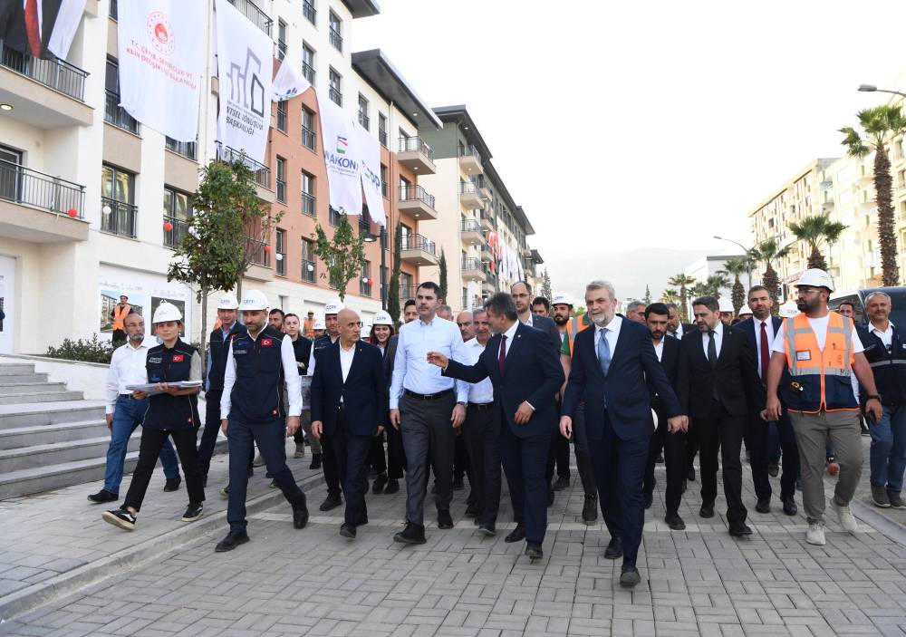 Alanda yürütülen çalışmaları yerinde incelemek üzere şehre gelen Bakan Murat
Kurum,