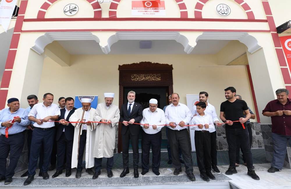 6 Şubat depremlerinde yıkılan Dulkadiroğlu Osmangazi Camii yeniden ibadete açıldı.
Başkan