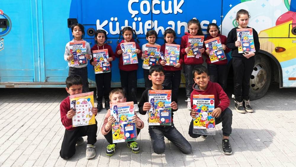 Büyükşehir Belediyesinin Mobil Çocuk Kütüphanesi, Onikişubat ve Türkoğlu
kırsalında okulları ziyaret