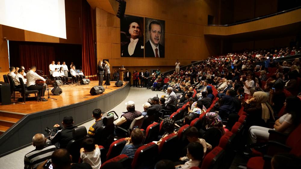 Büyükşehir Belediyesinin Bir Başka Orkestra’sı Mehmet Akif Ersoy Kültür
Merkezi’nde sahne