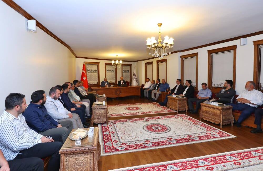 Onikişubat Belediye Başkanı Hanifi Toptaş, Kahramanmaraş MÜSİAD Şubesi’ni ziyaret ederek,