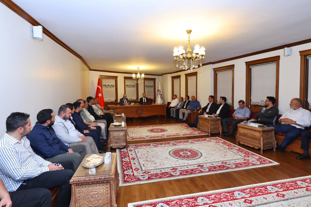 Onikişubat Belediye Başkanı Hanifi Toptaş, Kahramanmaraş MÜSİAD Şubesi’ni ziyaret ederek,