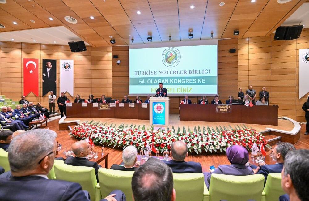 Büyükşehir Belediye Başkanı Fırat Görgel, Türkiye Noterler Birliği Başkanlığına seçilen
Kahramanmaraşlı