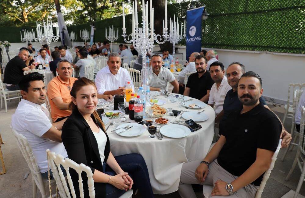 AKEDAŞ, personelleriyle birlikte geleneksel bayramlaşma etkinliğinde bir araya geldi. Kurban