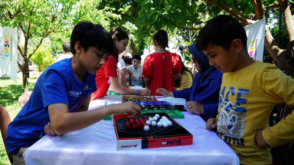 Büyükşehir Belediyesinin Çocuk Sanat Merkezi’nde eğitim dönemi tamamlandı.
KAÇSAM’da düzenlenen kapanış