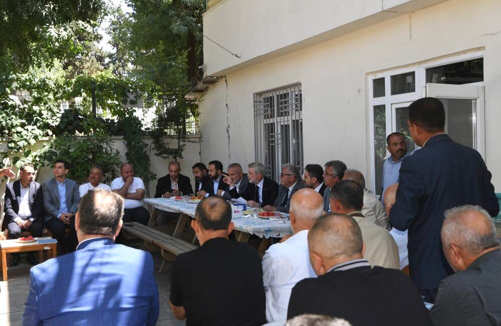 Dulkadiroğlu’nda muhtarlarla bir araya gelen Başkan Fırat Görgel, “Muhtarlarımızın
aktardığı her