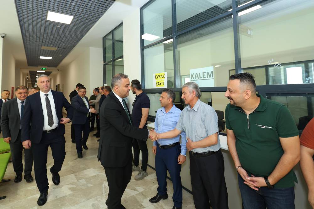Onikişubat Belediye Başkanı Hanifi Toptaş, Kurban Bayramı dolayısıyla belediye hizmet