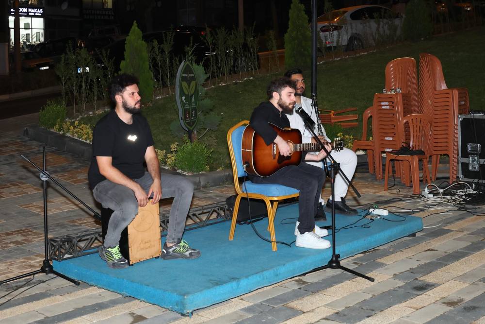 Muhteşem tasarımıyla insanların yorgunluğunu attığı önemli bir buluşma noktası haline
gelen
