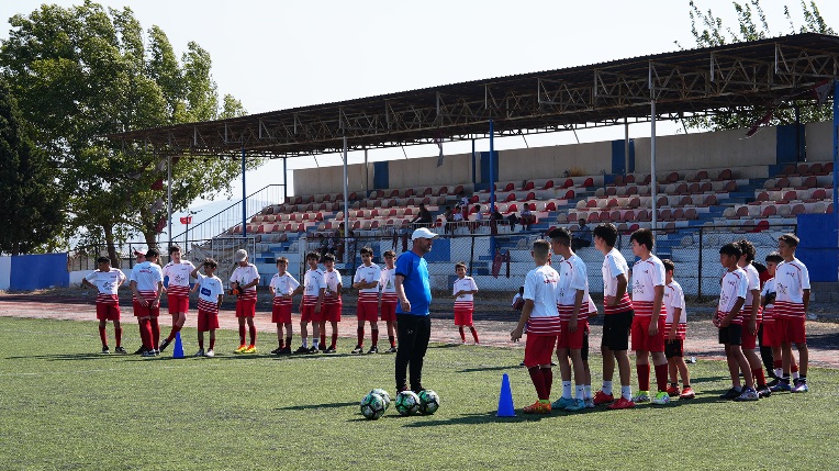 Kahramanmaraş Büyükşehir Belediyesi tarafından düzenlenen Yaz Spor Okulları’nda çocuklara yönelik
