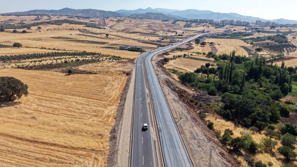 Kahramanmaraş’ta şehir içi ulaşımı rahatlatacak yatırımlar hız kesmeden devam ediyor.