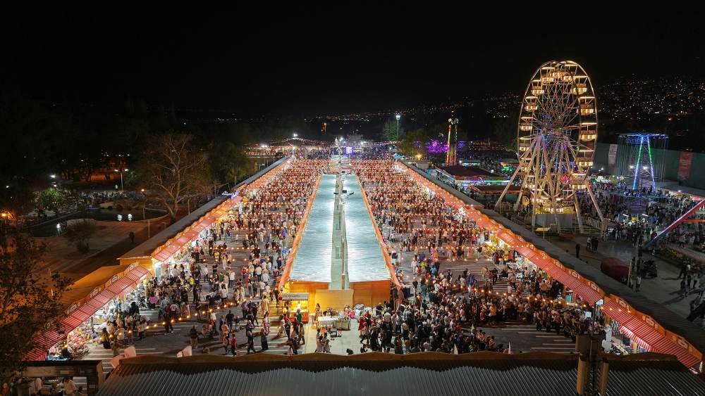 Uluslararası Kahramanmaraş Geleneksel Ağustos Fuarı, ikinci gününde de
ziyaretçi akınına uğradı.