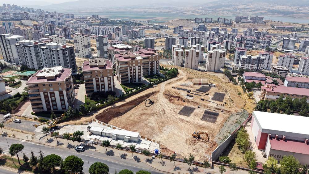 Büyükşehir Belediyesi tarafından şehre kazandırılacak Gençlik ve Spor Merkezi
projesinde yapım