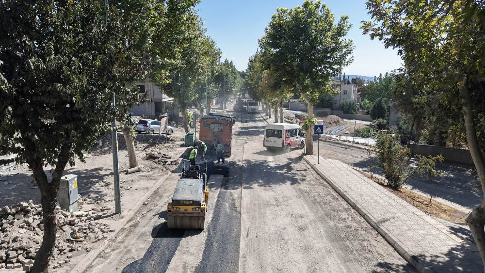 Kahramanmaraş’ta KASKİ, altyapı çalışmaları tamamlanan cadde ve sokaklarda asfalt kaplama
